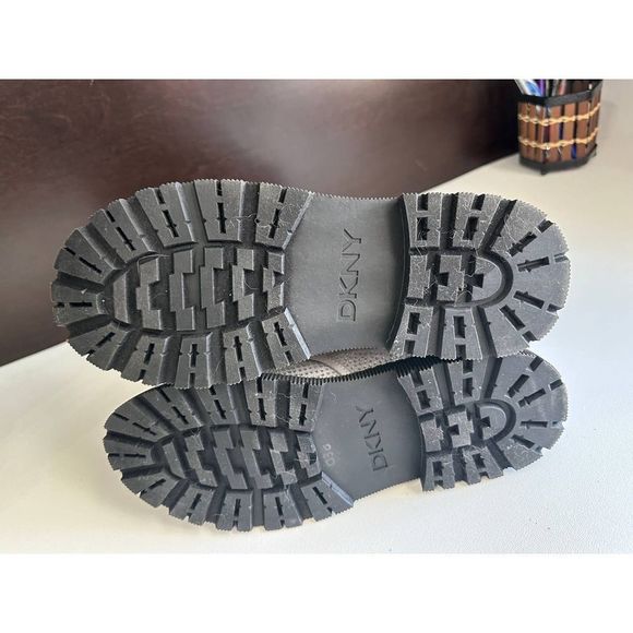 NWOB DKNY Silver Ava Stone Moto Bootie Size 8.5 - Picture 5 of 7